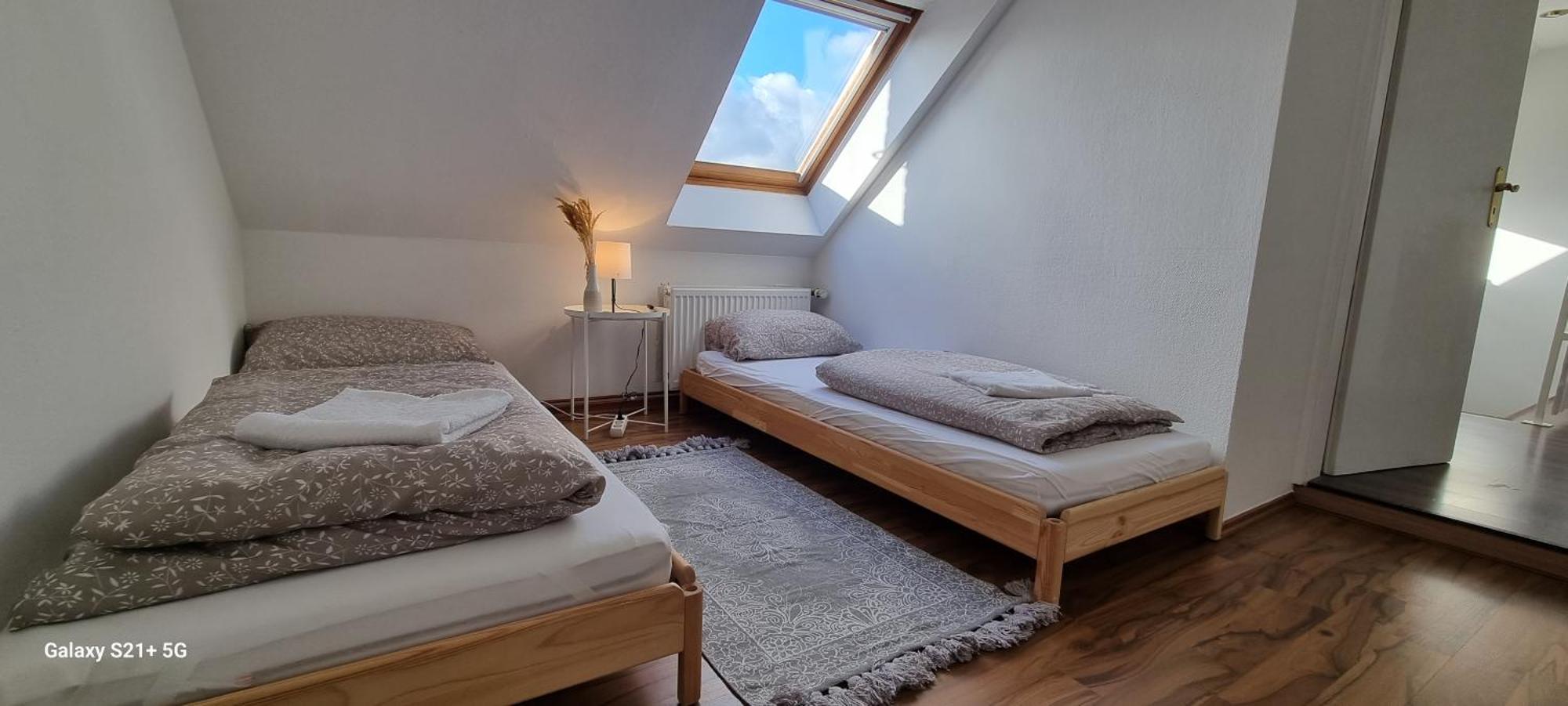 120Qm - 5 Rooms - 2 Bathrooms - Kitchen- Free Parking - Fast Wifi - Yiha Apartment Hannover Exterior foto