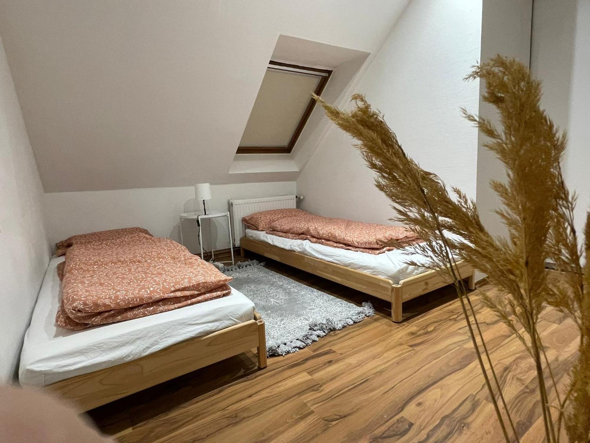 120Qm - 5 Rooms - 2 Bathrooms - Kitchen- Free Parking - Fast Wifi - Yiha Apartment Hannover Exterior foto